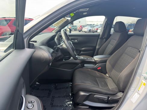 Used 2024 Honda HR-V Sport image 11