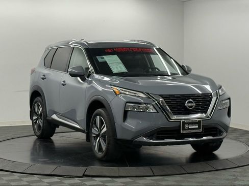 Used 2023 Nissan Rogue SL w/ SL Premium Package image 5