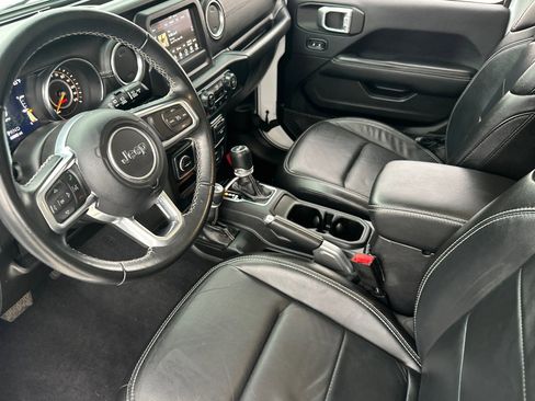 Used 2019 Jeep Wrangler Unlimited Sahara w/ Safety Group image 4