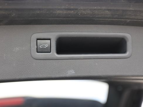 Used 2023 Toyota Highlander XLE AWD/4WD image 14