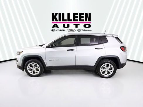 Used 2024 Jeep Compass Sport image 4