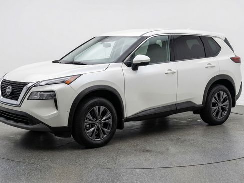 Used 2025 Nissan Rogue SV FWD image 3