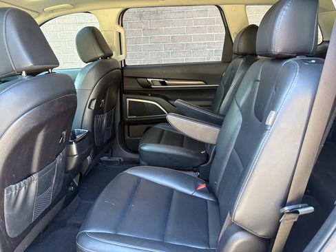 Used 2025 Kia Telluride S AWD/4WD image 17