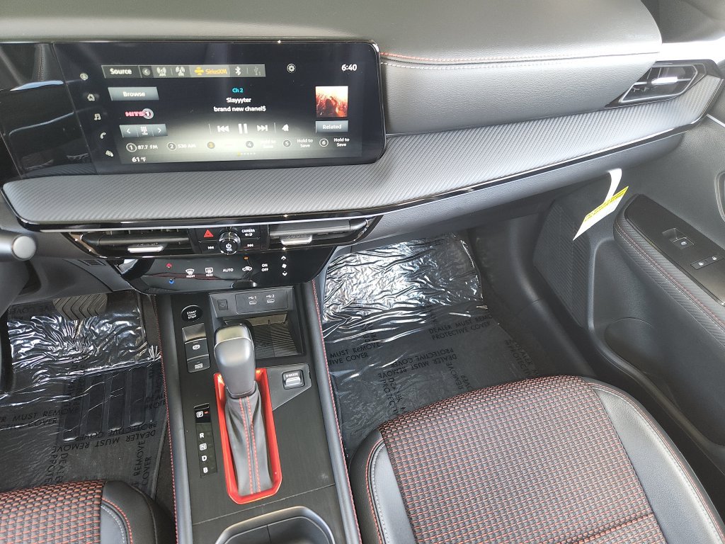 Certified 2025 Nissan Kicks SR FWD image 17
