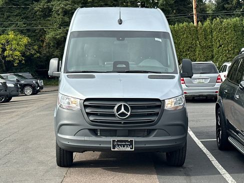 New 2025 Mercedes-Benz Sprinter 2500 image 9