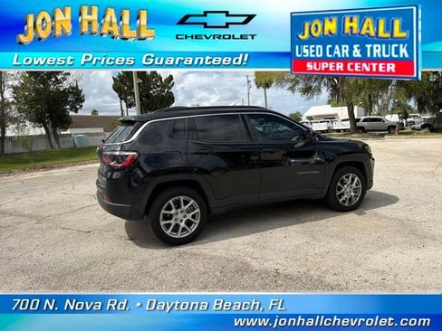 Used 2024 Jeep Compass Latitude image 11