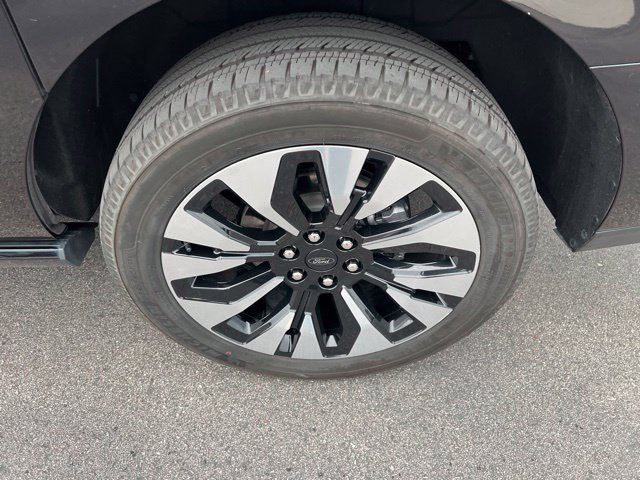 Used 2025 Ford Expedition Max Platinum w/ Driver's Package AWD/4WD image 12