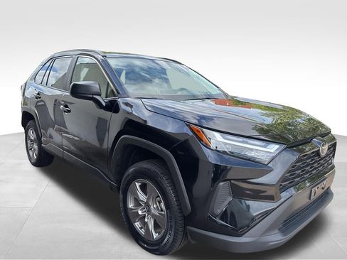Used 2025 Toyota RAV4 LE AWD/4WD image 8