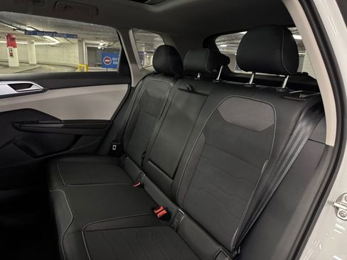 New 2025 Volkswagen Taos SE image 21