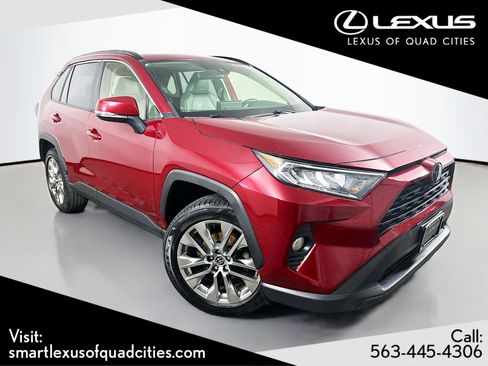 Used 2020 Toyota RAV4 XLE Premium image 1