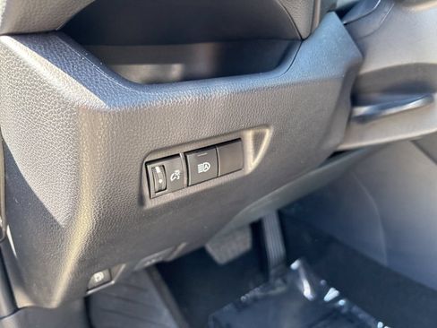 Used 2025 Toyota RAV4 LE AWD/4WD image 16