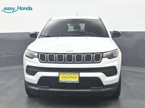 Used 2024 Jeep Compass Sport AWD/4WD image 3
