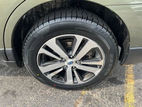 Used 2018 Subaru Outback 3.6R Limited AWD/4WD image 11