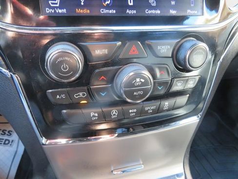 Used 2019 Jeep Grand Cherokee Limited w/ Luxury Group II image 25