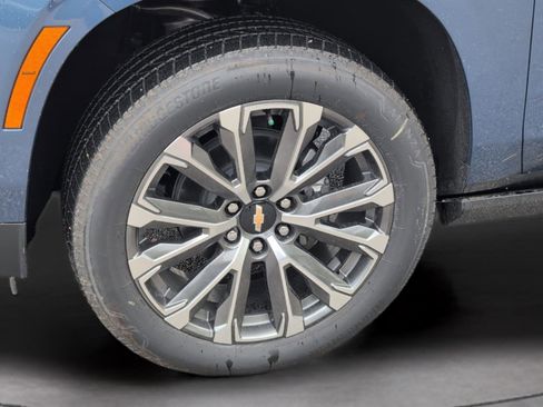 New 2026 Chevrolet Suburban High Country image 12