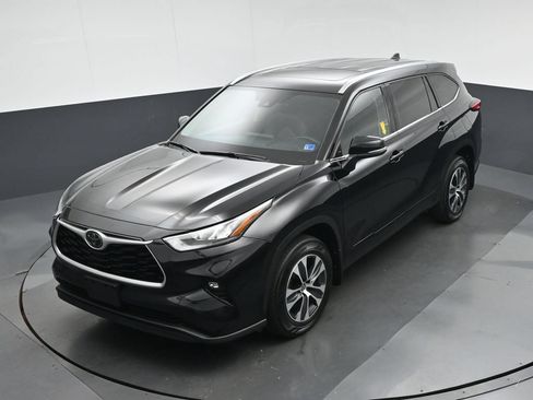 Used 2020 Toyota Highlander XLE AWD/4WD image 71