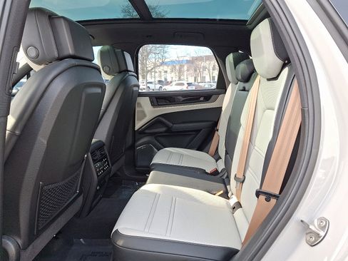 Used 2024 Porsche Cayenne S image 10