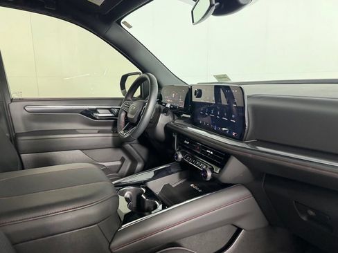 Used 2026 Chevrolet Suburban RST RWD image 28