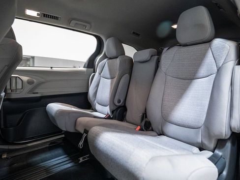 Used 2024 Toyota Sienna LE image 29