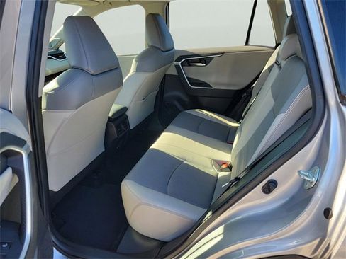 Used 2020 Toyota RAV4 Limited image 11