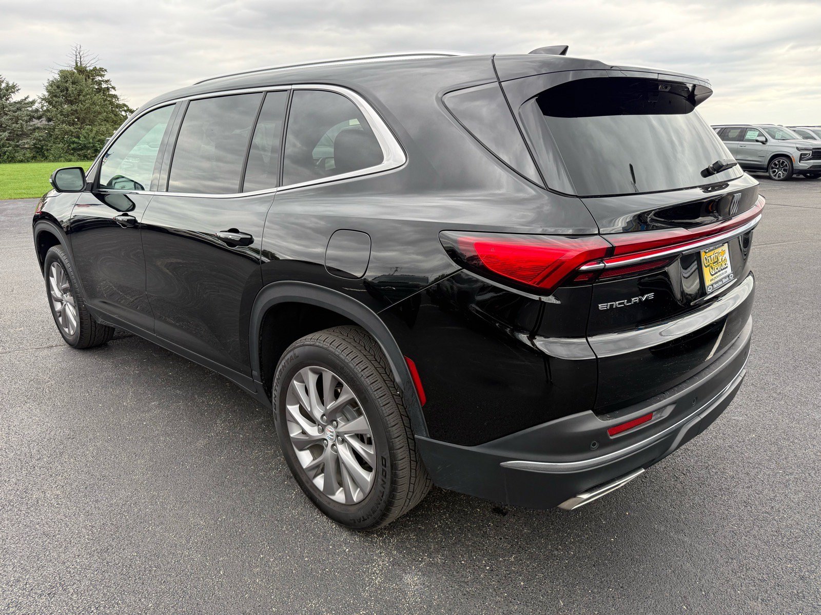 Used 2026 Buick Enclave Preferred w/ Power Package FWD image 3