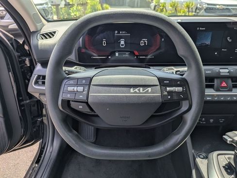Used 2025 Kia K4 FWD image 18