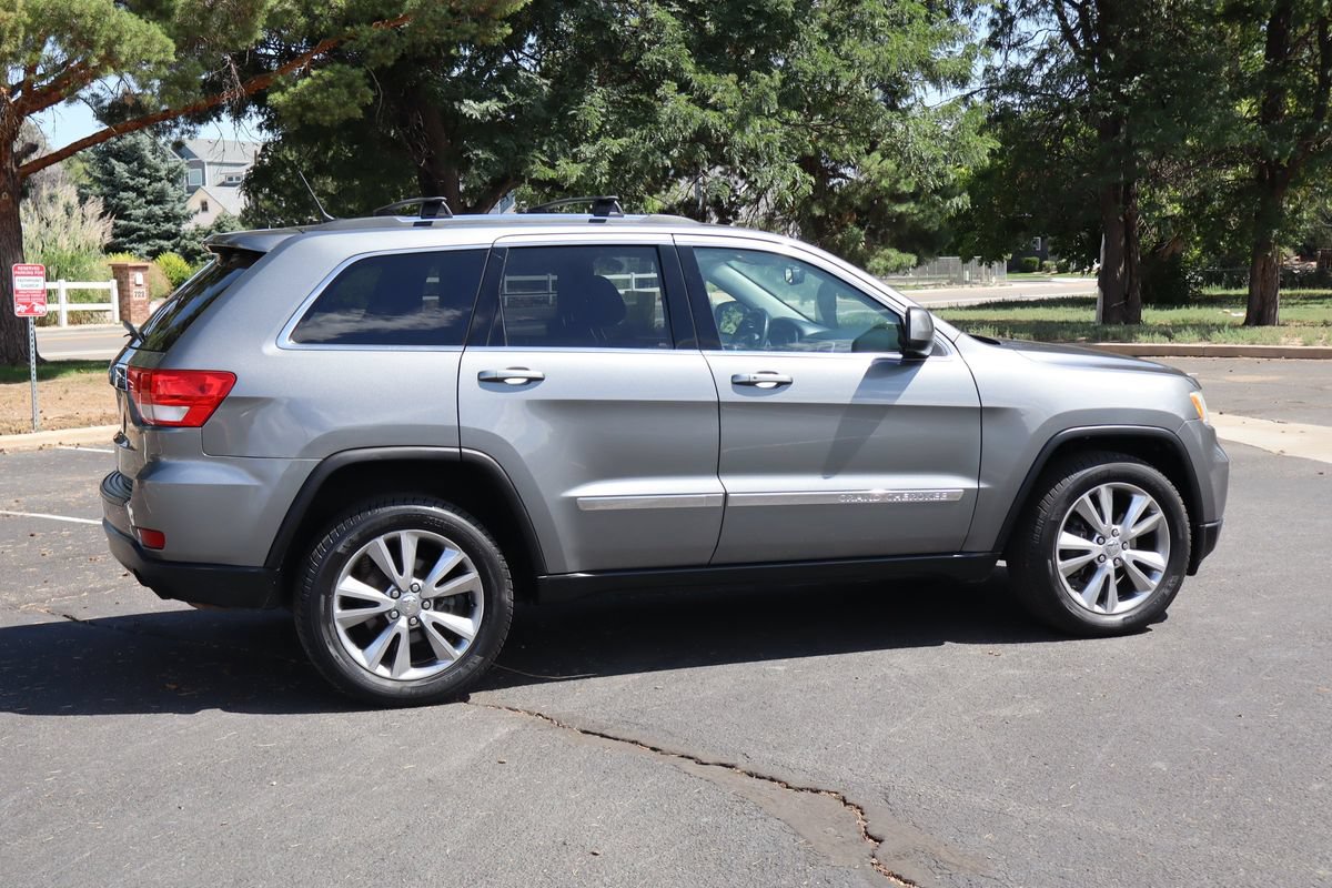 Used 2012 Jeep Grand Cherokee Laredo AWD/4WD image 4