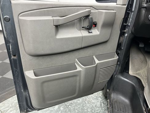 Used 2017 Chevrolet Express 3500 LT w/ LT Preferred Equipment Group image 6