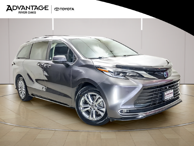 Used 2022 Toyota Sienna Platinum AWD/4WD image 2