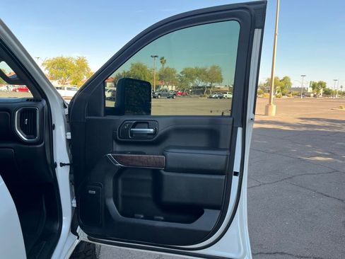 Used 2023 GMC Sierra 3500 Denali image 18