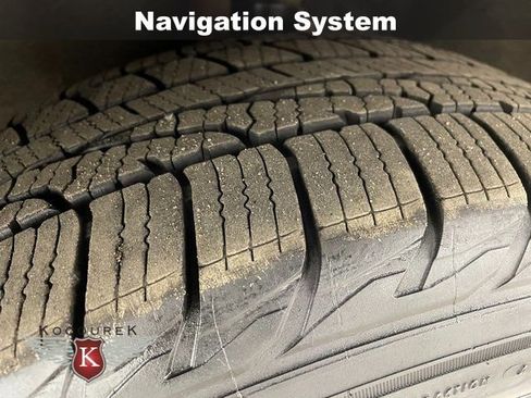 Used 2018 Chrysler Pacifica Touring-L Plus w/ Advanced Safetytec Group FWD image 9