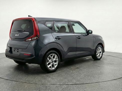 Used 2025 Kia Soul LX w/ LX Technology Package FWD image 9