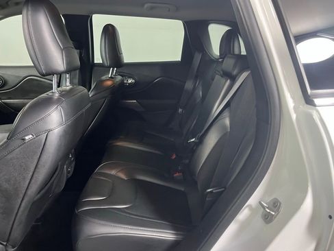 Used 2020 Jeep Cherokee Latitude Plus w/ Comfort/Convenience Group image 24