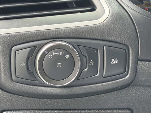 Used 2022 Ford Edge SE w/ Black Appearance Package image 16