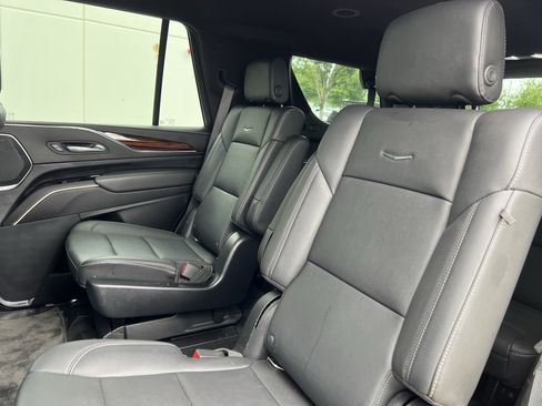 Used 2022 Cadillac Escalade Luxury w/ LPO, Illumination Package AWD/4WD image 33