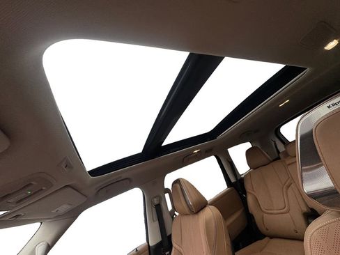 Used 2025 INFINITI QX80 Sensory image 11