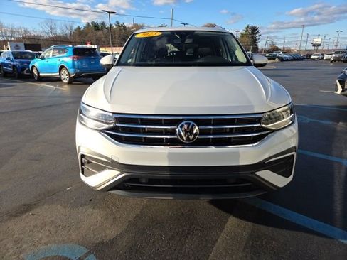 Used 2023 Volkswagen Tiguan SE image 2