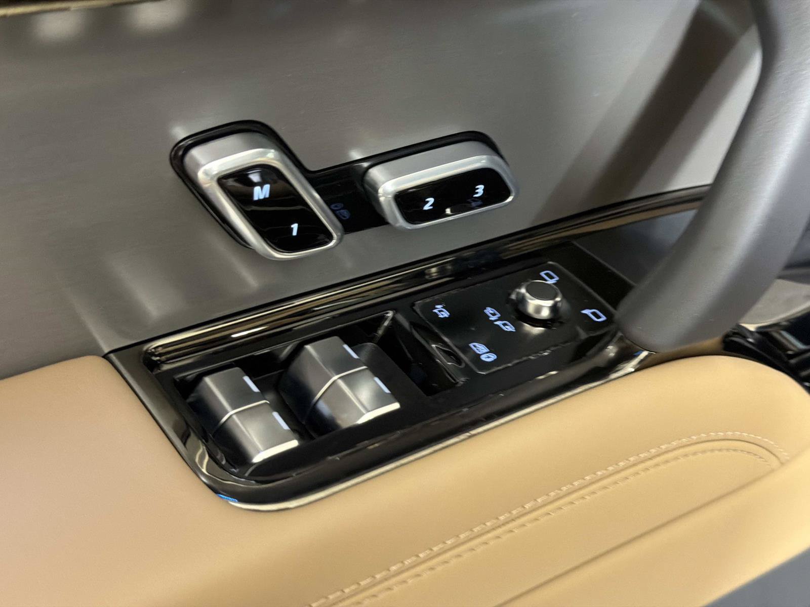 New 2027 Land Rover Range Rover Sport SE AWD/4WD image 16