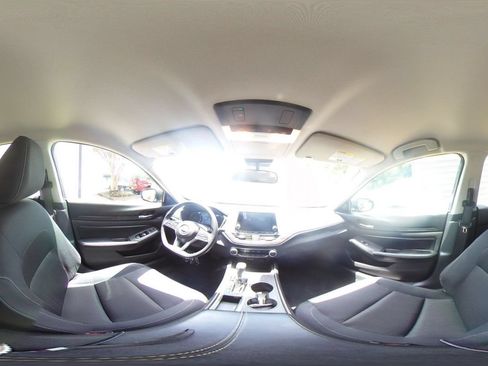 Used 2025 Nissan Altima 2.5 SV FWD image 37