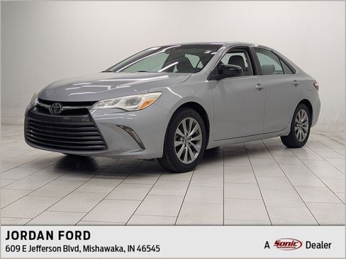 Used 2017 Toyota Camry XSE image 1