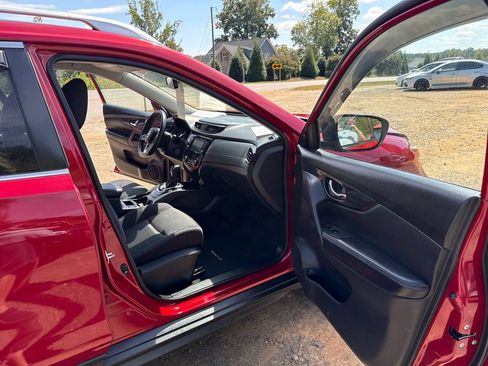 Used 2017 Nissan Rogue SV w/ SV Premium Package image 14