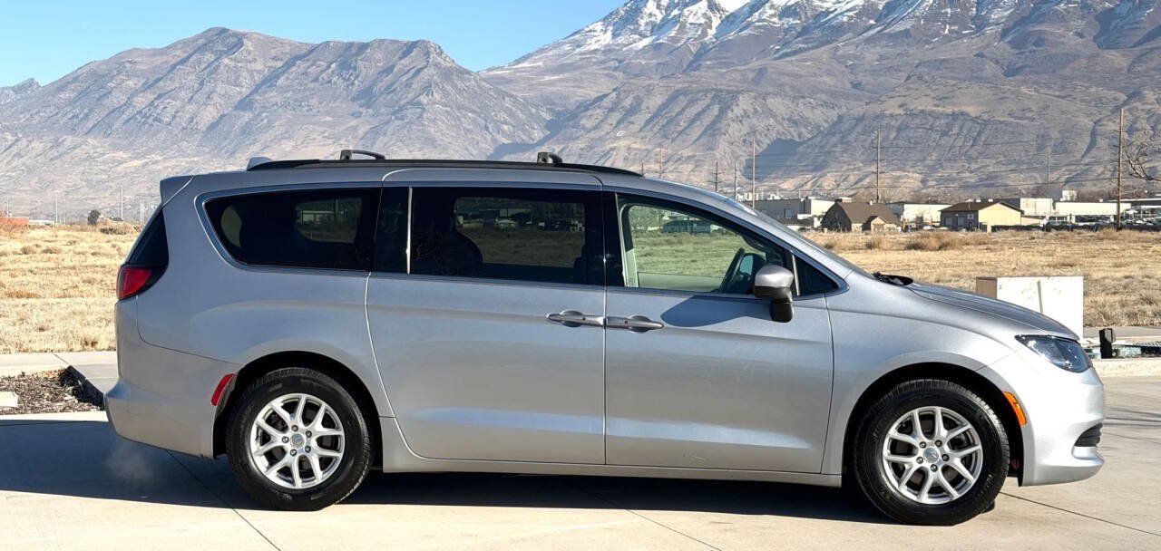 Used 2020 Chrysler Voyager Lxi FWD image 4