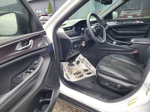 Used 2023 Jeep Grand Cherokee L Laredo image 10