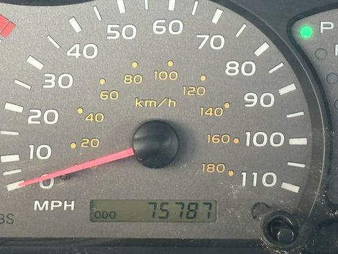 Used 2002 Toyota Sequoia SR5 RWD image 11