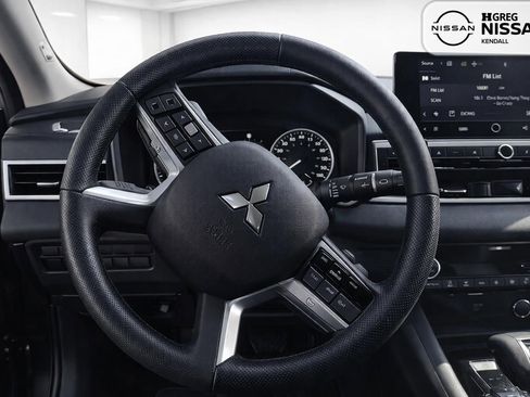 Used 2025 Mitsubishi Outlander ES image 10