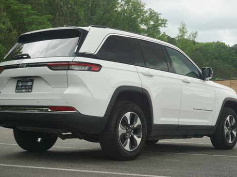 Used 2023 Jeep Grand Cherokee 4WD 4xe image 9