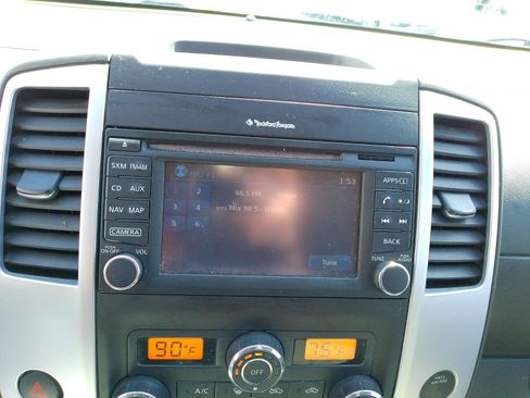 Used 2018 Nissan Frontier PRO-4X image 16