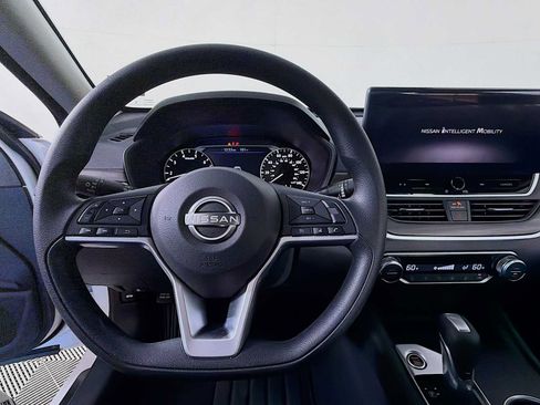 Used 2025 Nissan Altima 2.5 SV w/ SV Special Edition Package FWD image 9