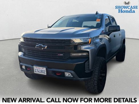 Used 2020 Chevrolet Silverado 1500 LT Trail Boss w/ Convenience Package image 2