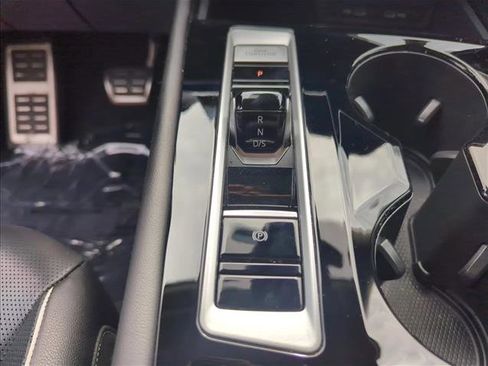 Used 2024 Volkswagen Atlas SEL Premium R-Line image 14